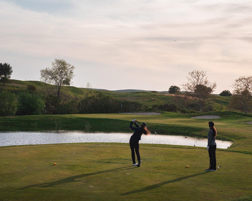 girls tee shot par 3 (1)